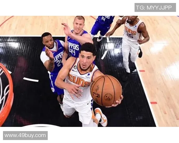 精彩对决：全场比分焦点与关键时刻回顾分析